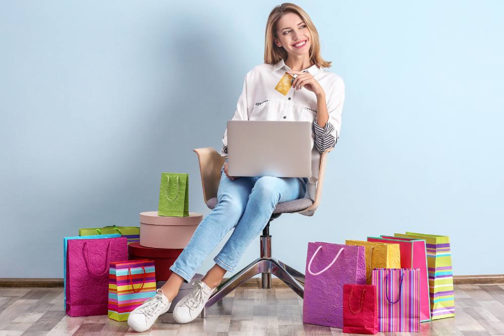 e-commerce local: apri il tuo store 24 ore su 24, elimina i confini grazie ai social ed alla vendita su Google. Offri i tuoi prodotti anche ai clienti local con il click and collect. Retail Digital, soluzioni innovative per la tua attività local.